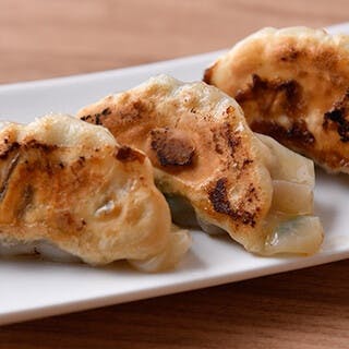 自家製ラムギョーザや猫飯など多彩なサイドメニュー