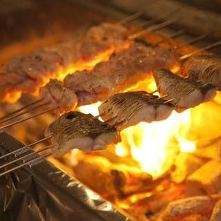 炭火焼：厳選肉の備長炭炙り焼