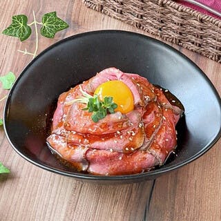 自家製ローストビーフ丼で贅沢ランチ