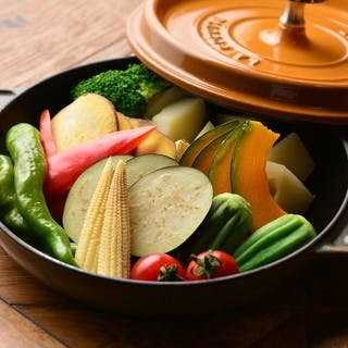 契約農家がつくる無農薬野菜など、地場産の食材にこだわります