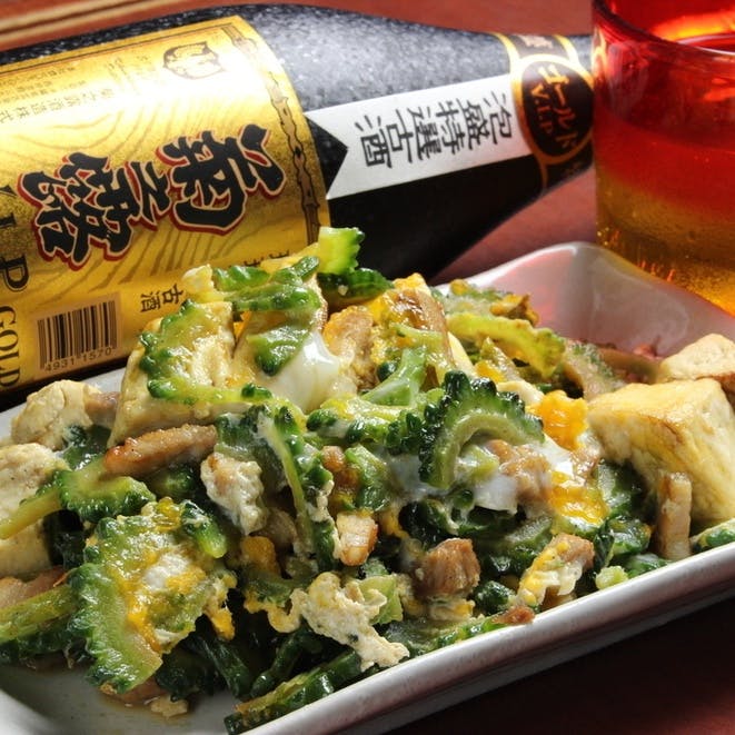 沖縄の味を堪能できる多彩なメニュー