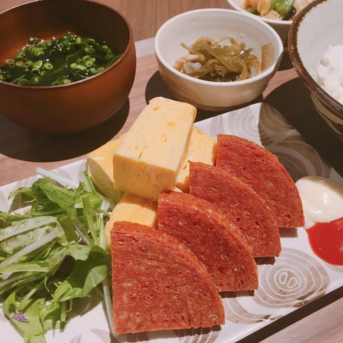 温かみのある店内でくつろぎの時間