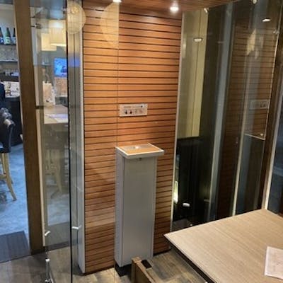 有名タバコメーカー公認の喫煙ブースを設置