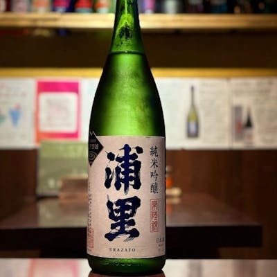 豊富な地酒とともに味わう