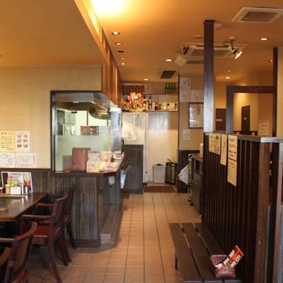 落ち着いた空間でゆったりと食事を楽しめます