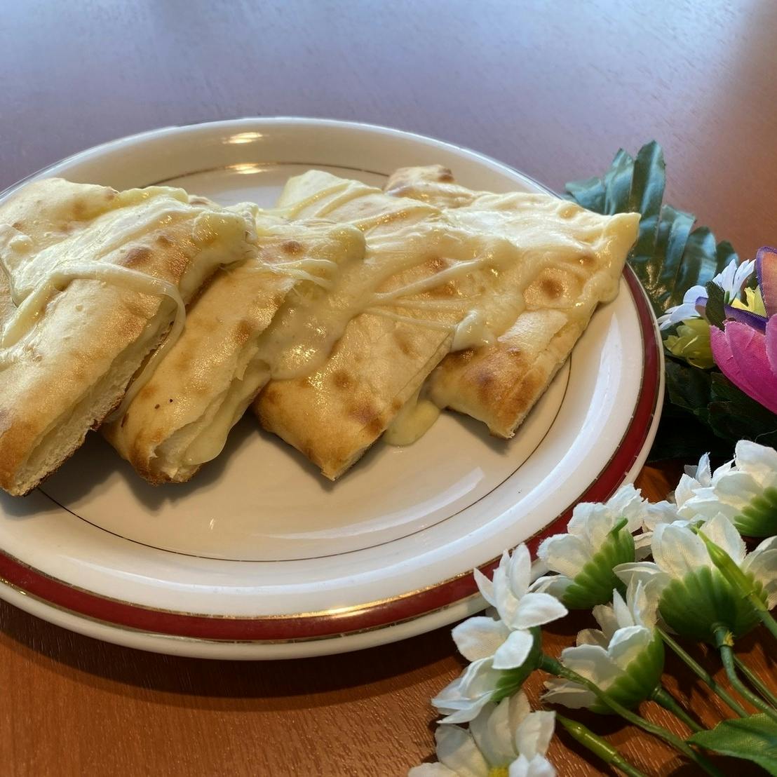 豊富なカレーとナンのセットメニュー