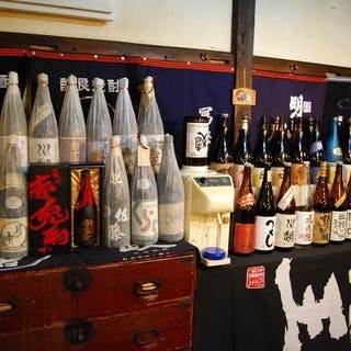 豊富な種類の焼酎と日本酒◎炭火焼との相性も抜群