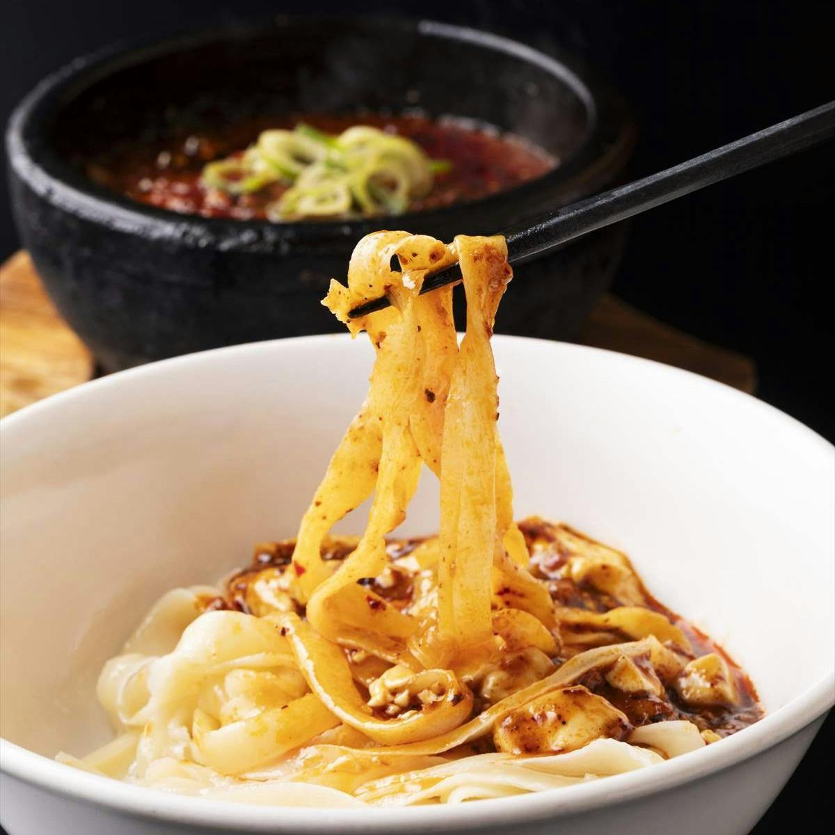 元祖麻辣刀削麺の提供