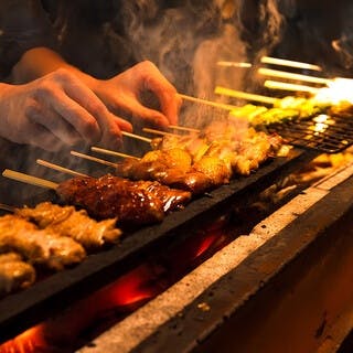炭火焼き鳥を贅沢に食べ放題