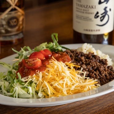 自慢のタコライスで満足の一皿