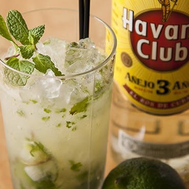 自家製カクテルの多彩なメニュー