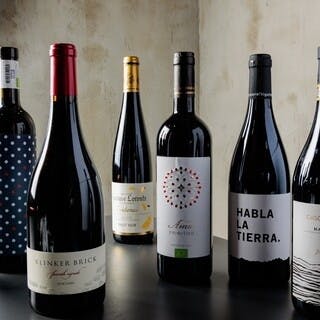 厳選されたナチュラルワインの豊富なラインナップ