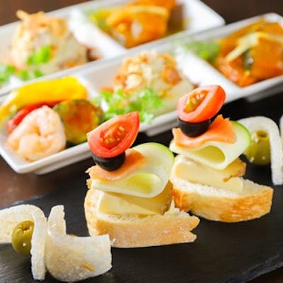 豊富なピンチョスやアラカルトメニュー