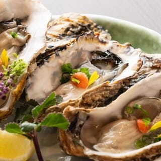 産地直送の新鮮な牡蠣を多彩な調理法で提供