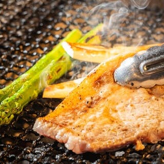 備長炭で焼き上げる香ばしい炭火焼き