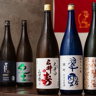 全国各地から厳選した日本酒を常時約10種類ご用意