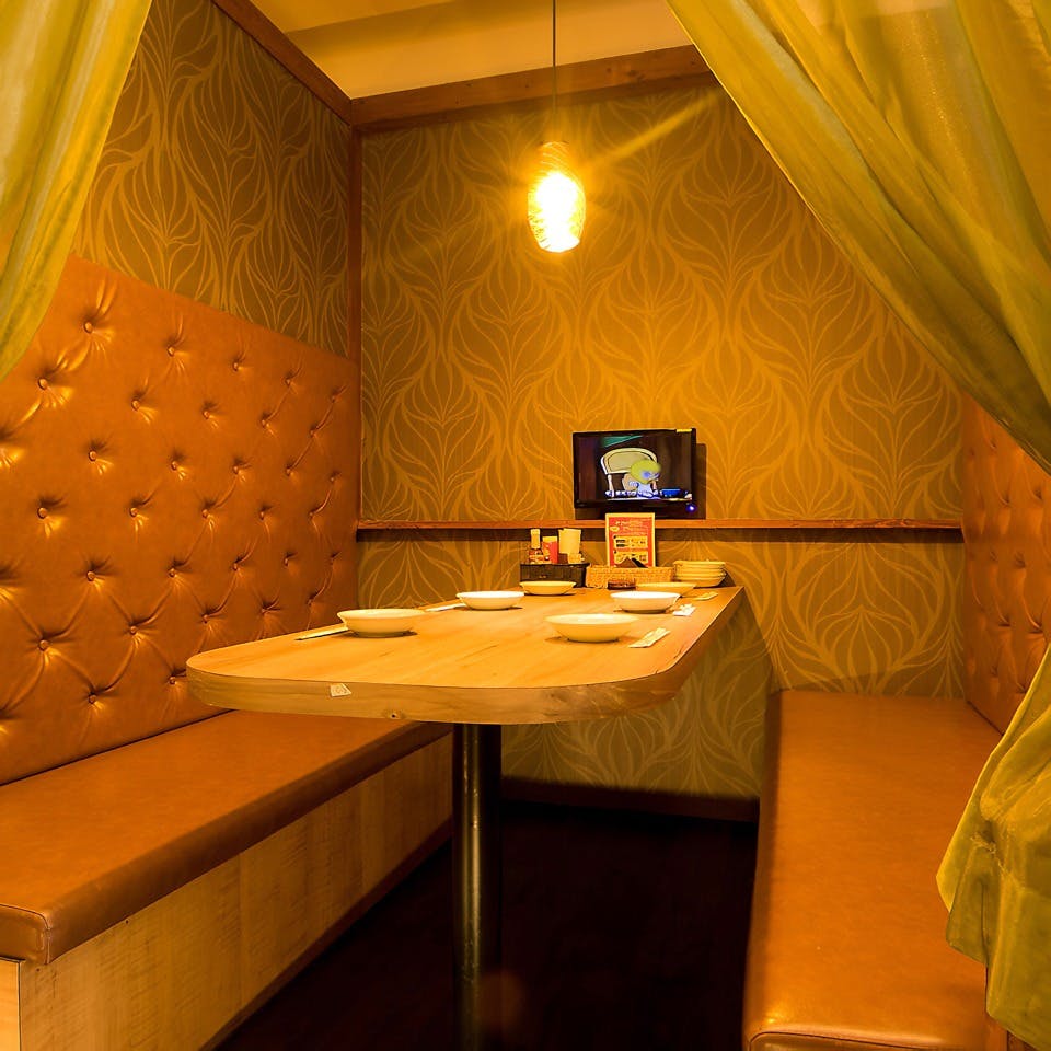 広々とした店内で快適な食事時間