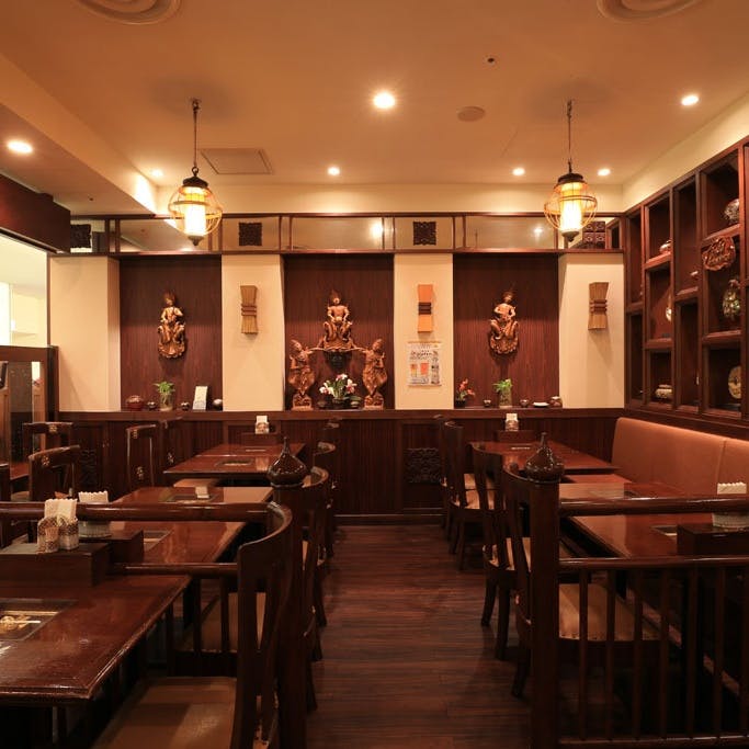 タイの伝統を感じる店内