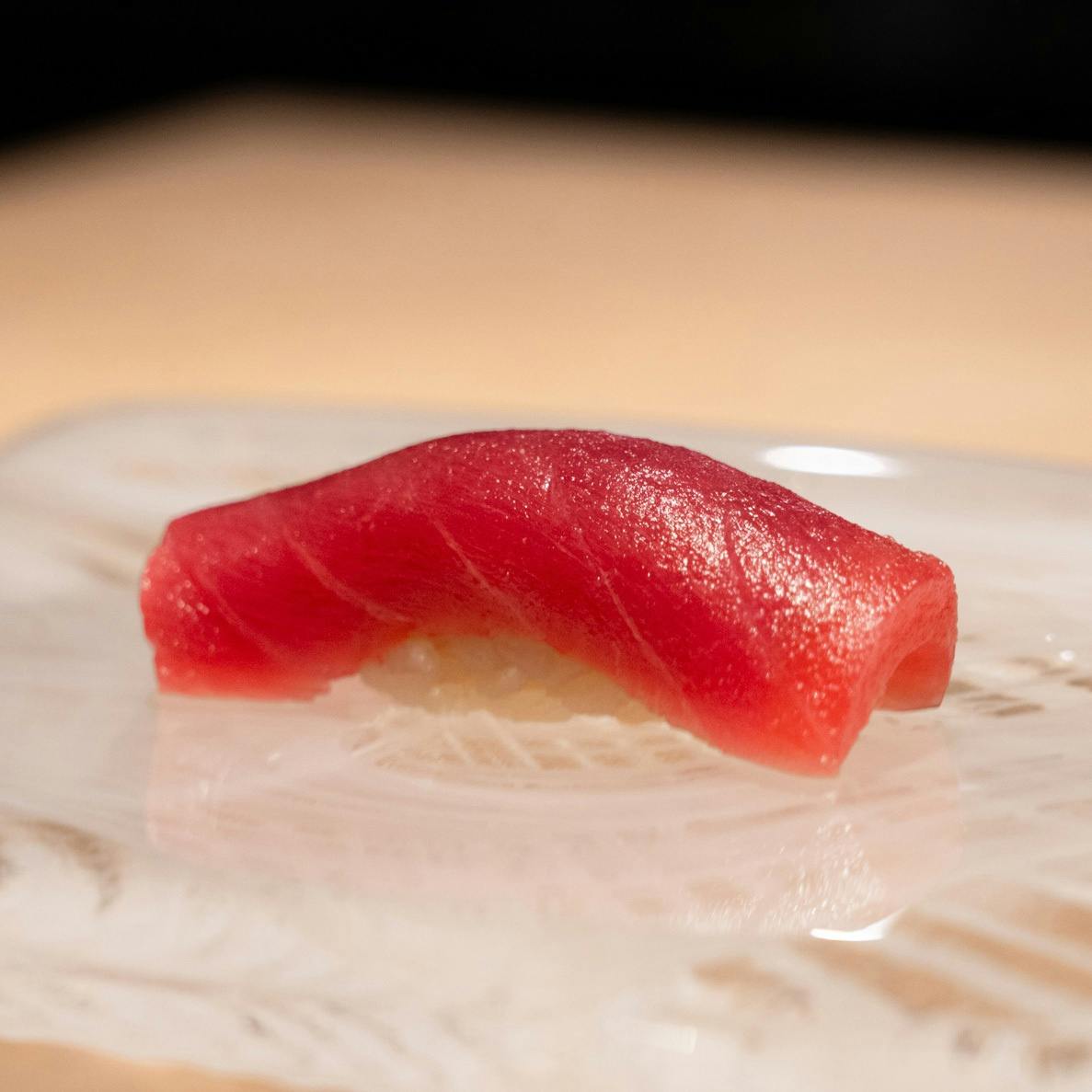 四季折々の旬を活かした握りと逸品料理