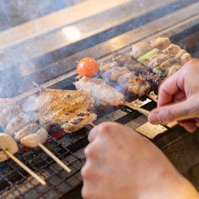 絶妙な火入れで味わう、丹波黒どりの焼き鳥