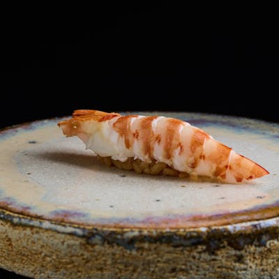 新鮮な地元食材を使用した日本料理