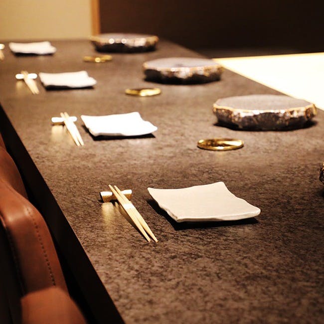 上品なカウンター・完全個室で楽しむ特別なひと時