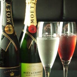 豊富なワインやこだわりのドリンクを取り揃え