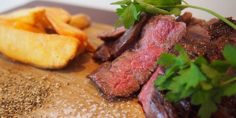 【メインはお肉】飲放題90分 大人気カルパッチョから定番アヒージョからステーキまで楽しめる大満足コース