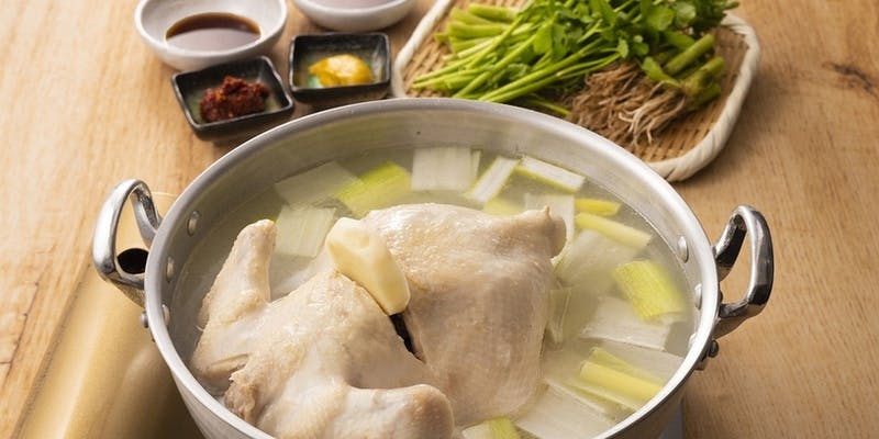 タッカンマリ（鶏一羽鍋）と焼き鳥3本