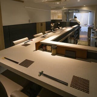 非日常を感じる地下の隠れ家空間