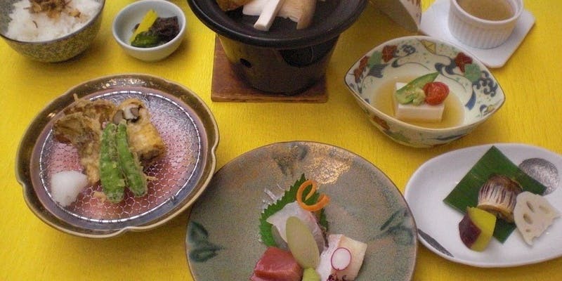 【おまかせ懐石】先付、造り、焼物、台物、揚物、食事、留椀、水物など全8品程度＋2H飲み放題（個室確約）