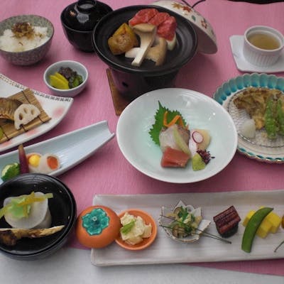 月替わりの本格会席料理を堪能