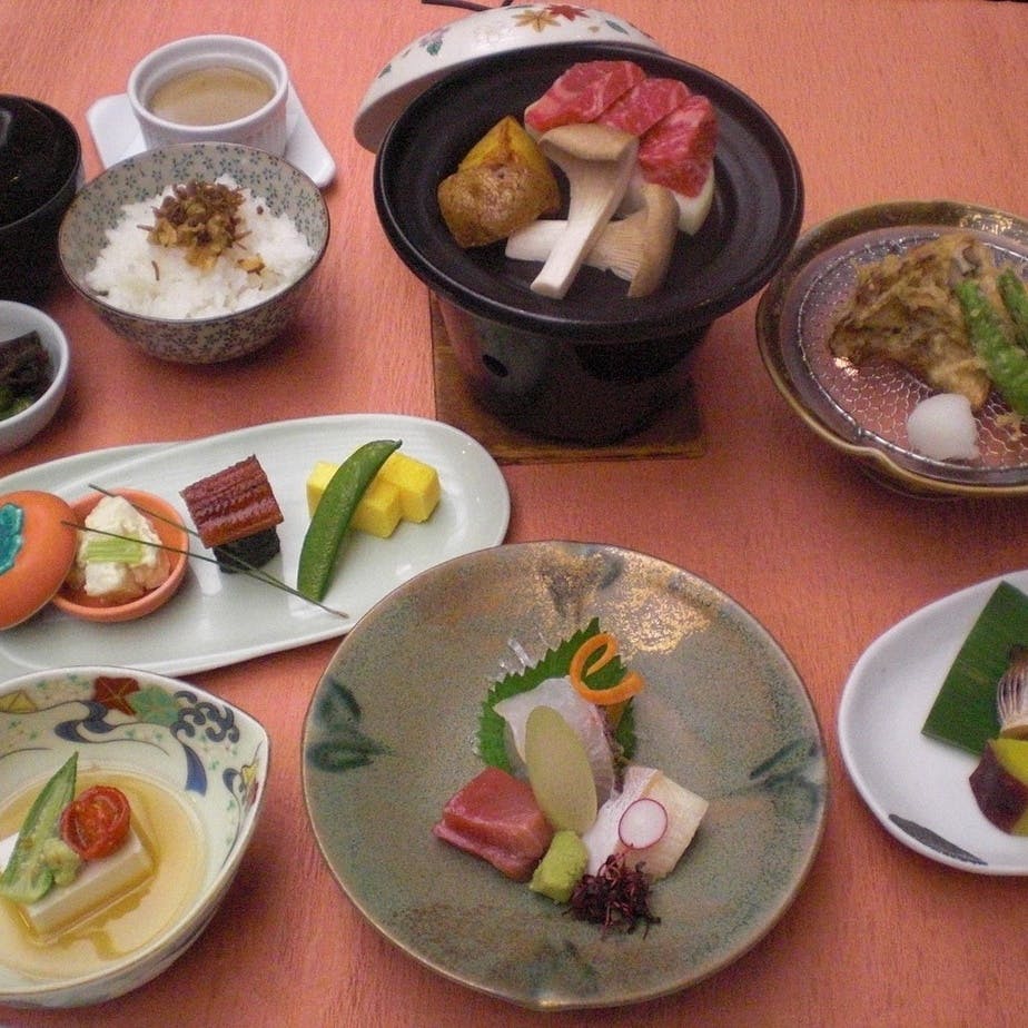 全国から厳選した地酒を豊富に用意