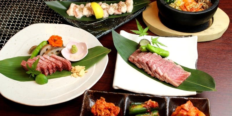 【華苑】味わい深いロース、国産牛かいのみ、海鮮盛り等、上質な和牛を楽しむコース（全11品）