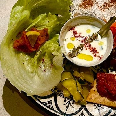 世界各国の家庭料理を旅するように味わう