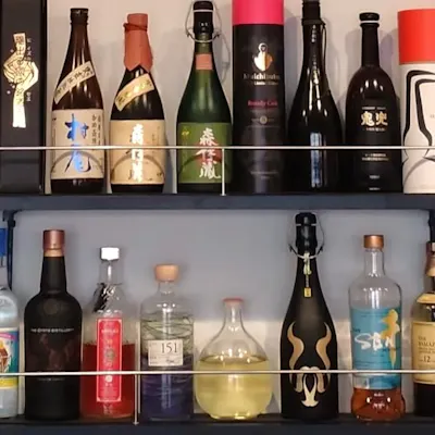 日本酒、焼酎、果実酒、ウイスキーまで、常時種70を超えるラインナップ