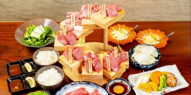 【天コース】一牛名物8段盛り＆黒毛和牛握り寿司等を満喫（全17品）