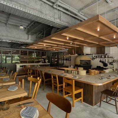 温かみのある店内