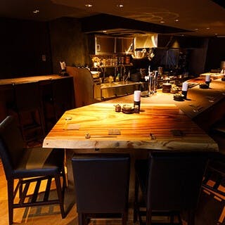 普段使いから会食まで対応する洗練空間