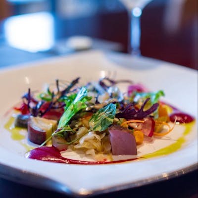 新鮮野菜が主役。和と洋が織りなす多彩なコース料理