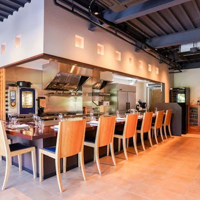 完全個室も完備。和モダン空間でゆったりと美食と美酒を堪能