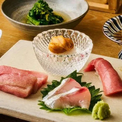 国内外で技術を磨いた料理長、中村がお届けする本格江戸前寿司