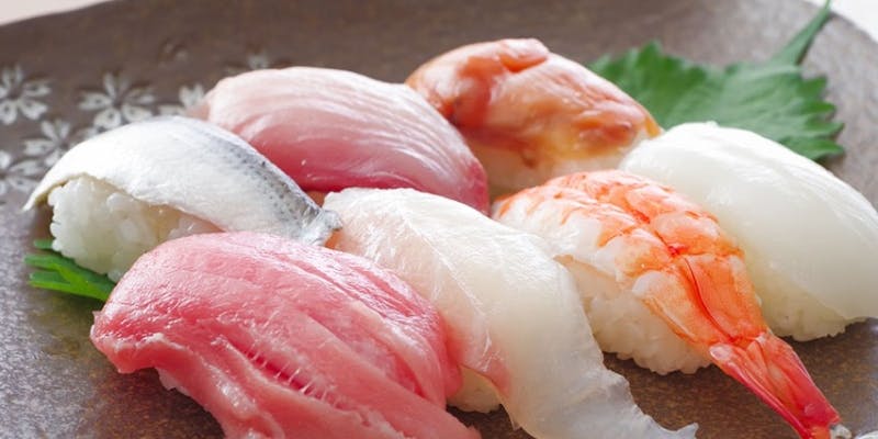 おまかせランチコース”日置”/先付・天ぷら・茶碗蒸し・握り8貫・椀物など