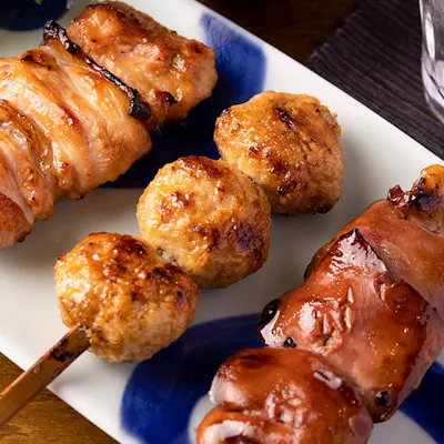 紀州備長炭で焼き上げるこだわりの焼き鳥