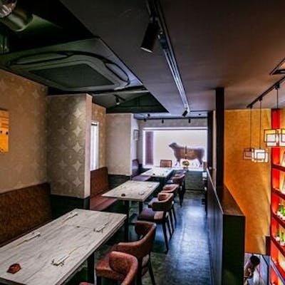 鉄板焼の熱と和モダンが交わる洗練空間