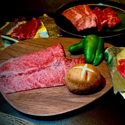 肉バイヤー厳選、希少部位・黒毛和牛ユッケを一皿に堪能