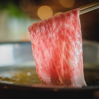 A5ランクの霜降り肉で贅沢しゃぶしゃぶ