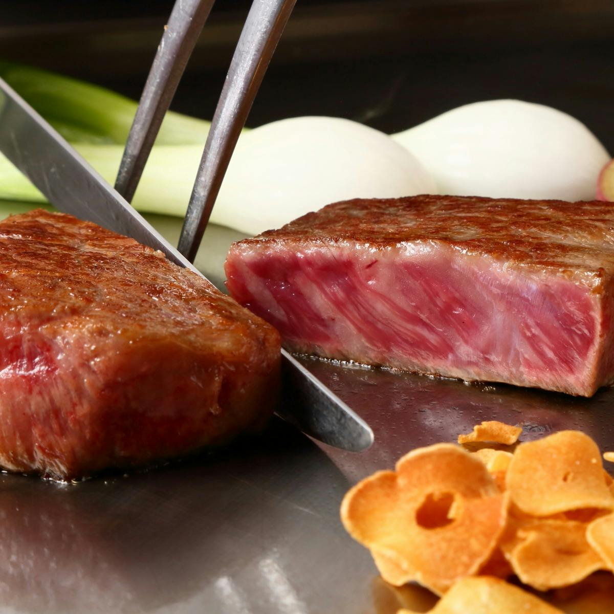 目の前で焼き上げる宮崎牛の鉄板焼き