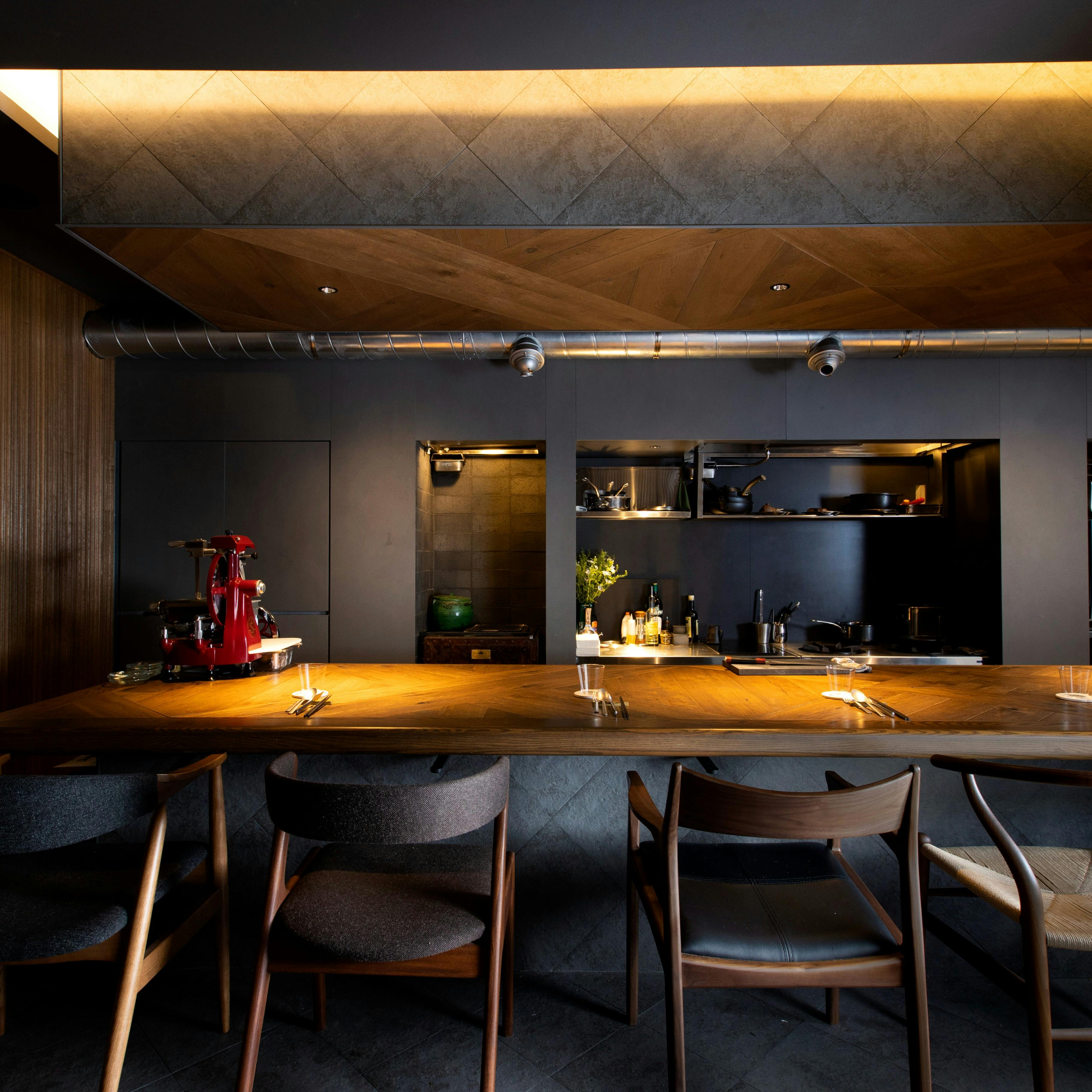 シェフとの距離0mのカウンター席