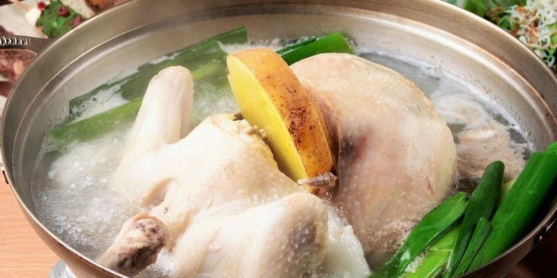 きんざん「タッカンマリ鍋＋焼き鳥」コース　タッカンマリ・・・丸鶏を鍋で煮込む韓国料理